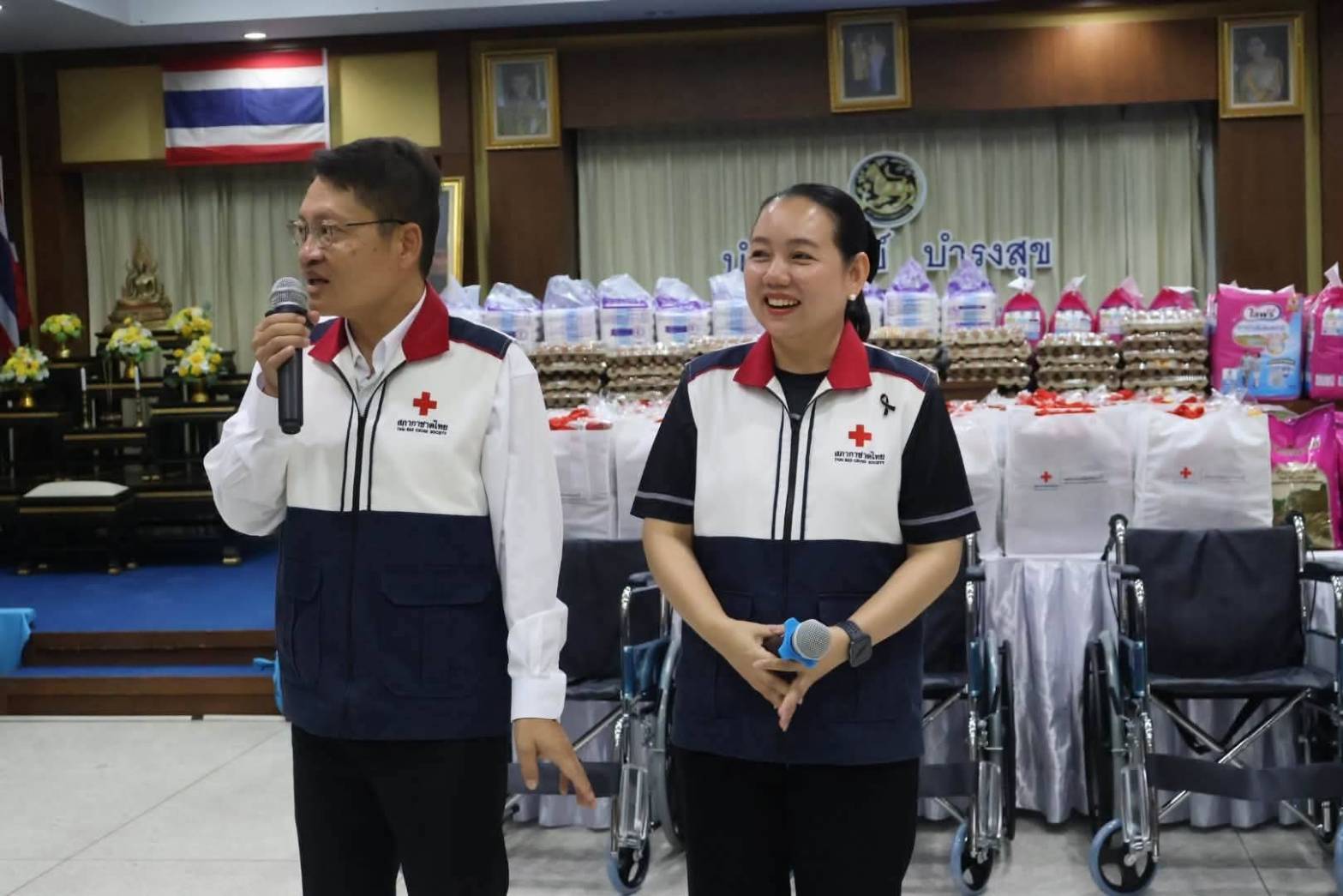 🐘พช.ลำทับ ร่วมต้อนรับผู้ว่าฯ กระบี่ ลงพื้นที่มอบถุงยังชีพ ส่งต่อความห่วงใยแก่กลุ่มเปราะบาง 56 ราย